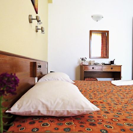 Maritime Hotel Apartments Petaloudes Екстер'єр фото