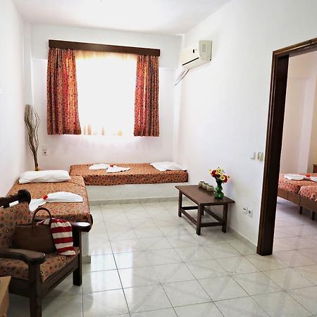 Maritime Hotel Apartments Petaloudes Екстер'єр фото