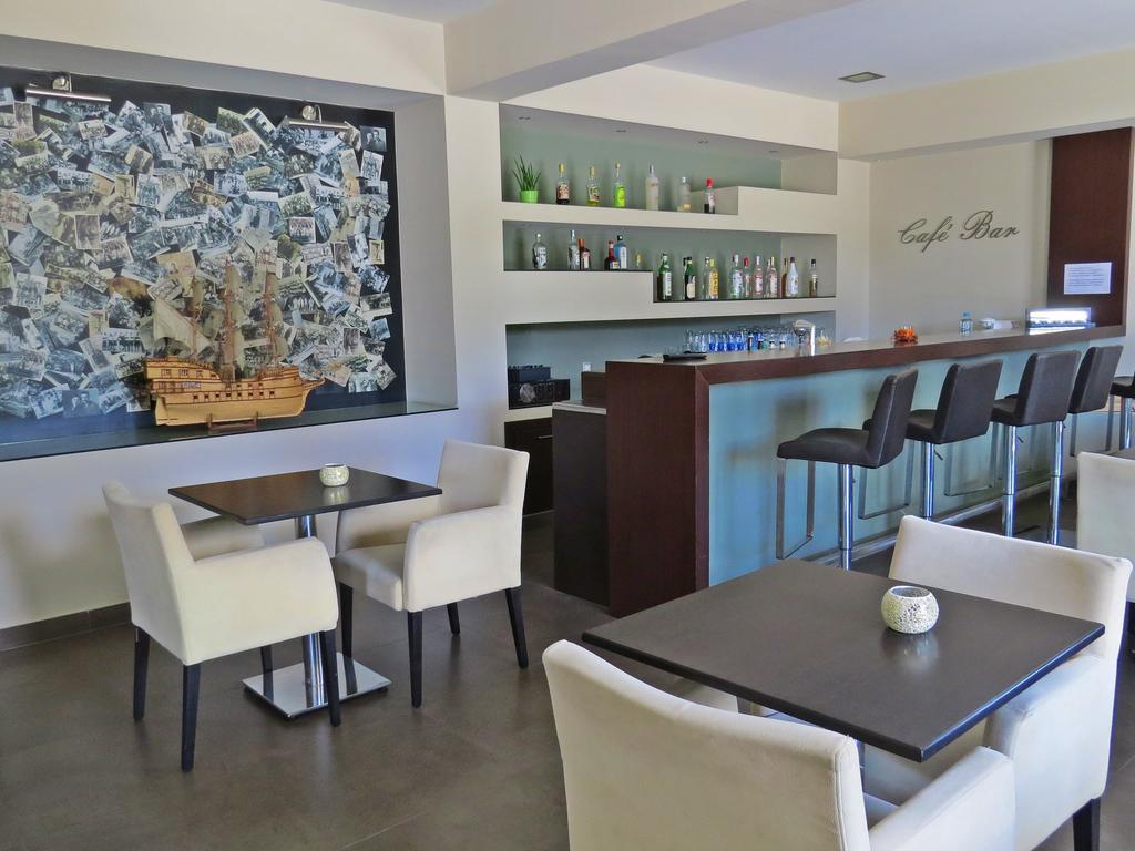 Maritime Hotel Apartments Petaloudes Екстер'єр фото