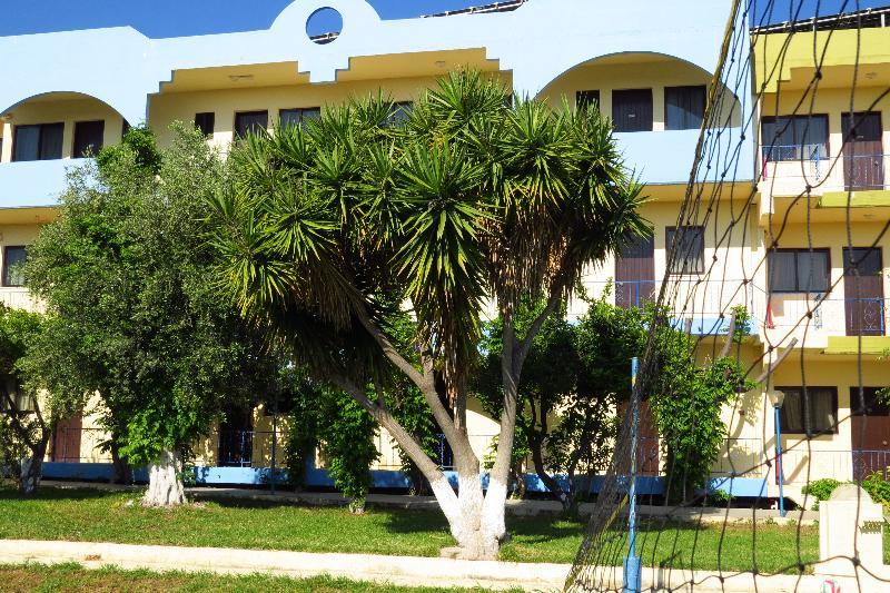 Maritime Hotel Apartments Petaloudes Екстер'єр фото