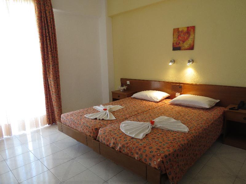 Maritime Hotel Apartments Petaloudes Екстер'єр фото