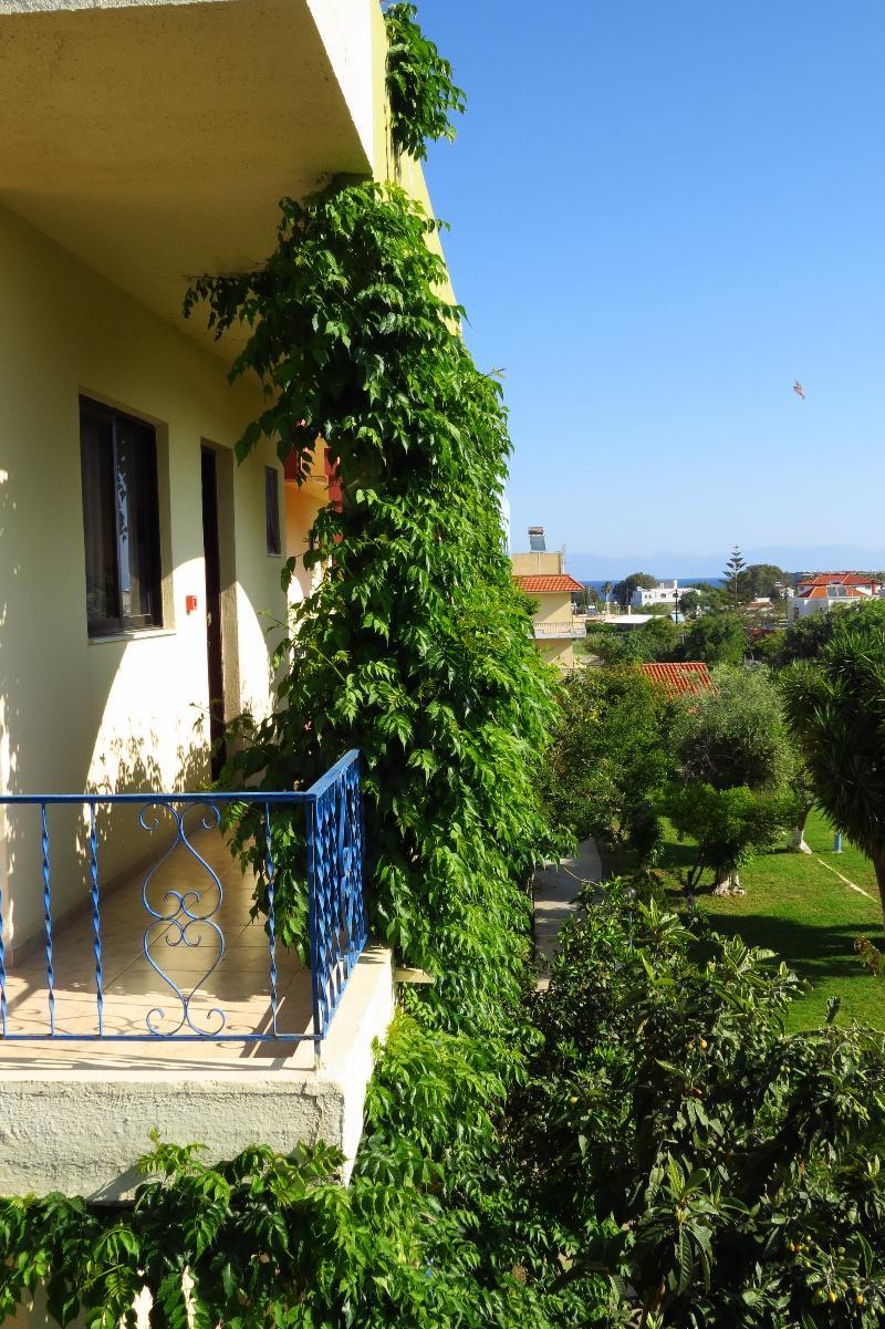 Maritime Hotel Apartments Petaloudes Екстер'єр фото