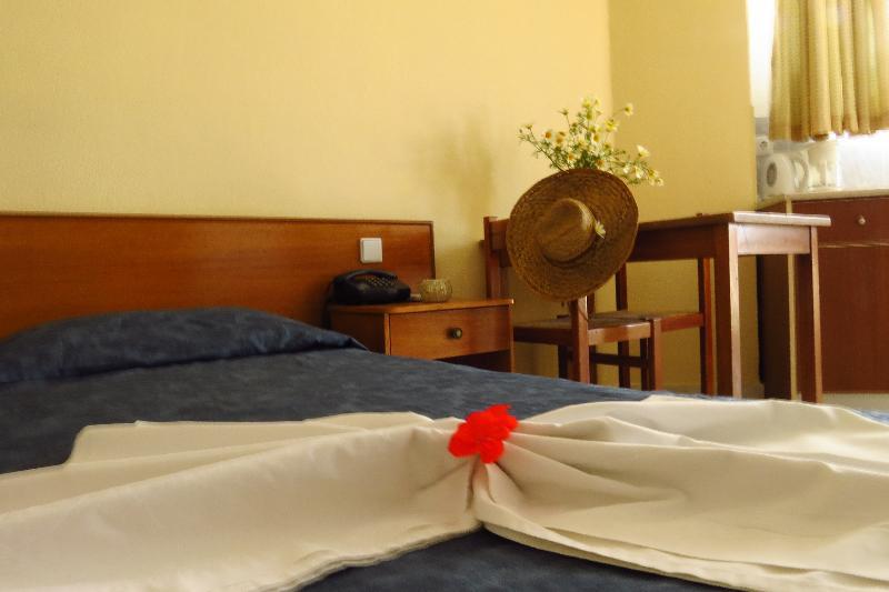 Maritime Hotel Apartments Petaloudes Екстер'єр фото