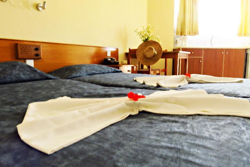 Maritime Hotel Apartments Petaloudes Екстер'єр фото
