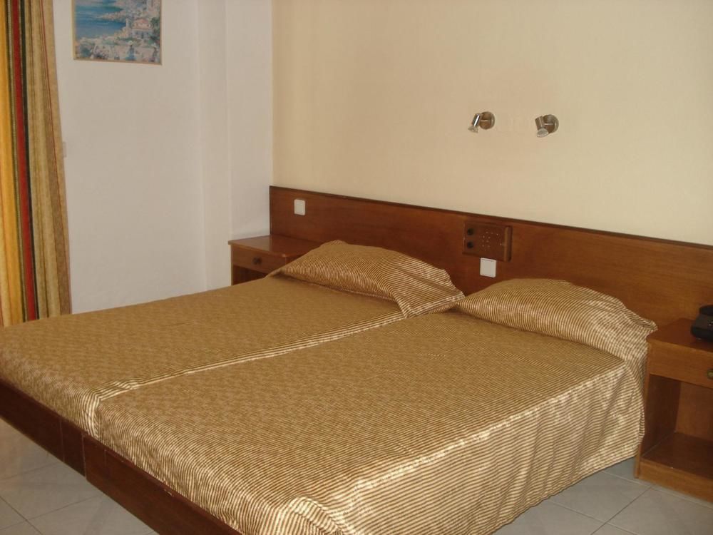 Maritime Hotel Apartments Petaloudes Екстер'єр фото