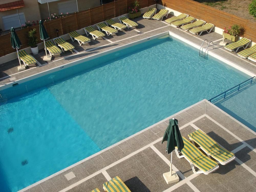 Maritime Hotel Apartments Petaloudes Екстер'єр фото