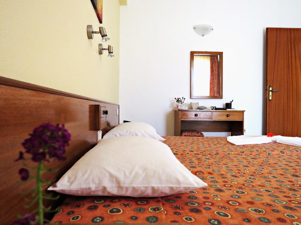 Maritime Hotel Apartments Petaloudes Екстер'єр фото