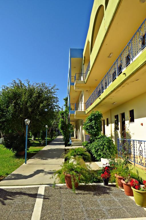 Maritime Hotel Apartments Petaloudes Екстер'єр фото