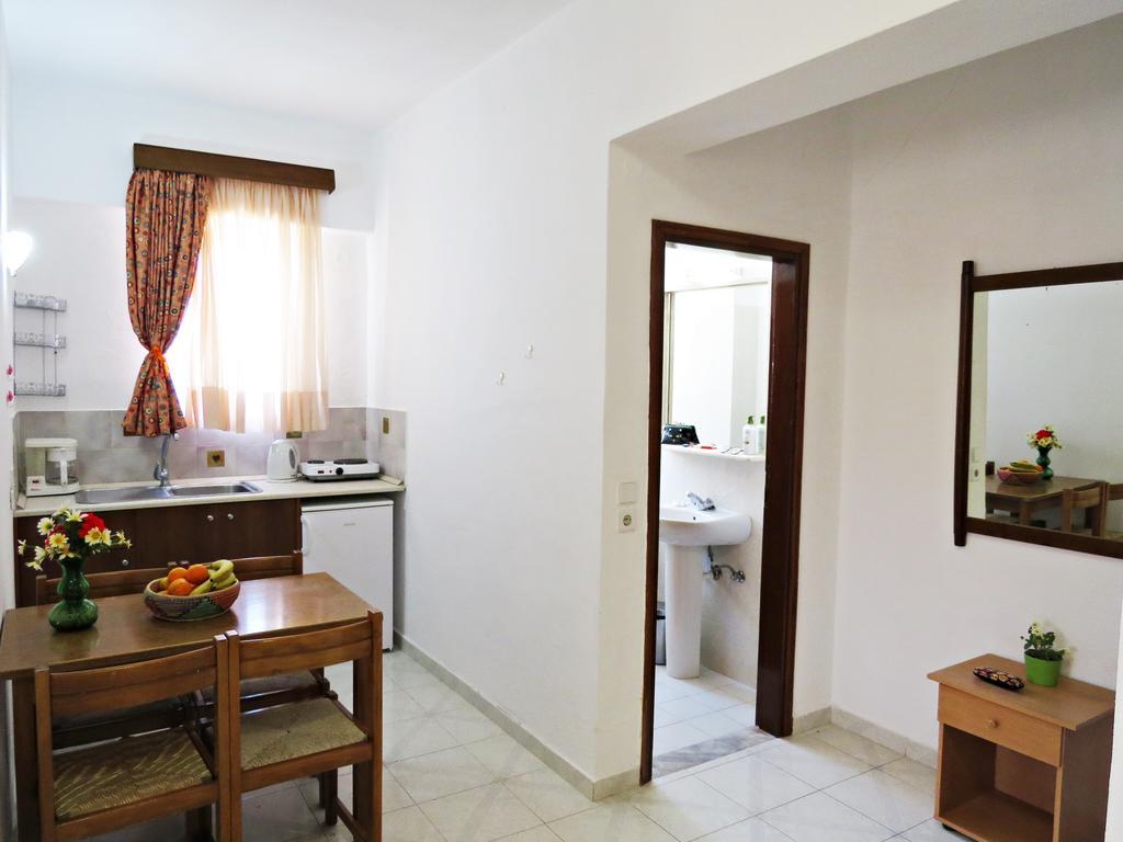 Maritime Hotel Apartments Petaloudes Екстер'єр фото